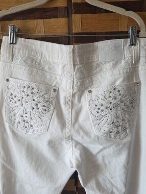 NWT!! Evolve NY White Flare Stretch Jeans